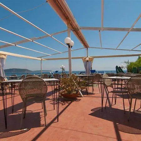 Ξενοδοχείο La Ninfea 3*